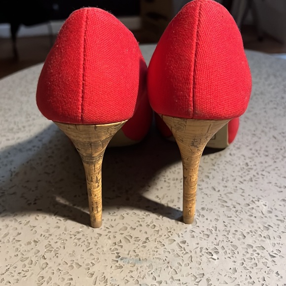 Red Heels 👠 - Picture 3 of 6